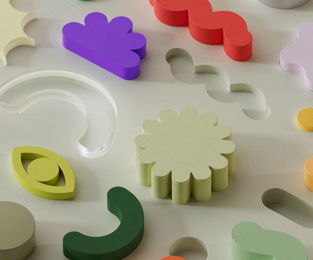 Peças coloridas encaixadas em uma base, como um sistema modular