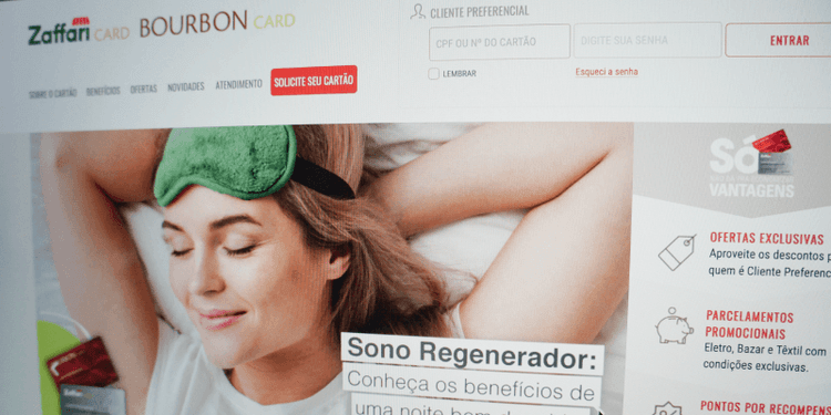 Simplifying the customer journey of a loyalty program at one of Brazil's largest retailers - Slide 2